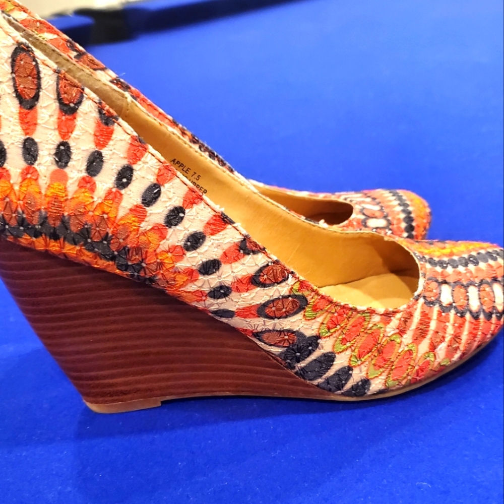 Zigi Soho Vibrant Multicolor Wedges Sz.7.5